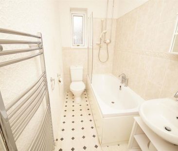 2 bedroom end of terrace house to rent - Photo 3