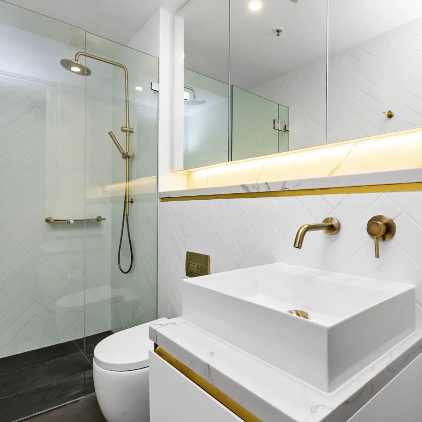 Fresh, modern, and perfectly placed in a sought-after pocket. Modern comfort meets lifestyle convenience. - Photo 1