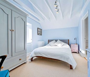 Bright and Spacious one bedroom apartment in Burford. - Photo 6