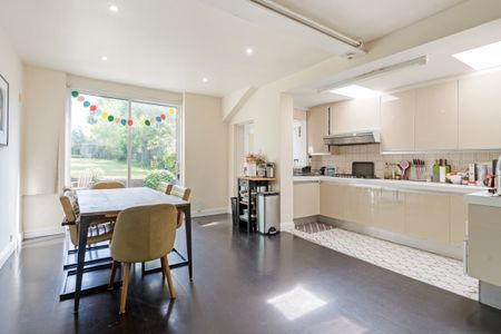 4 bedroom semi-detached house to rent - Photo 5