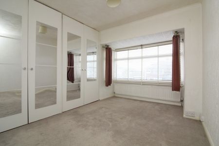 3 Bedroom Semi-Detached House - Photo 3