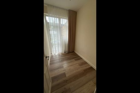 3 Bed Terraced House, Kimberley Avenue, E6 - Photo 2