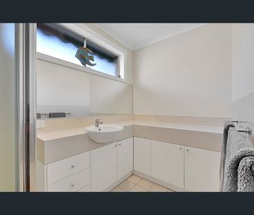 3/11 Royal Avenue, Sandringham, Vic 3191 - Photo 2