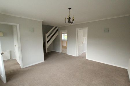 4 bedroom semi-detached house to rent - Photo 2