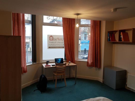4 bedroom flat to rent - Photo 1