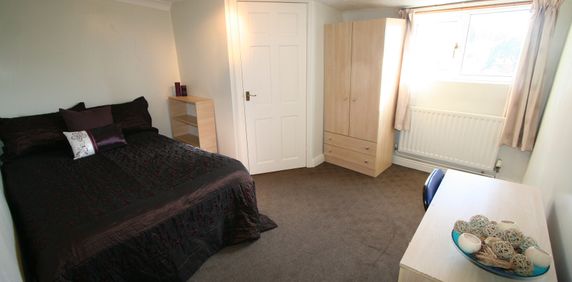 Flat 2, 329 KIRKSTALL ROAD Leeds - LS4 2HD - Photo 2