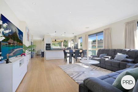 QUALITY FAMILY HOME! FULLY FURNISHED WITH A POOL! - Photo 3