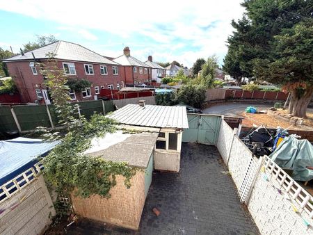 4 bedroom semi-detached house to rent - Photo 3