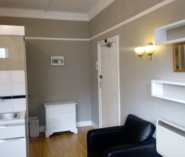 Studio Flat, Bedford Hill, SW12 - Photo 1