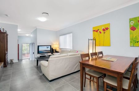 Easy to maintain family home - Photo 2