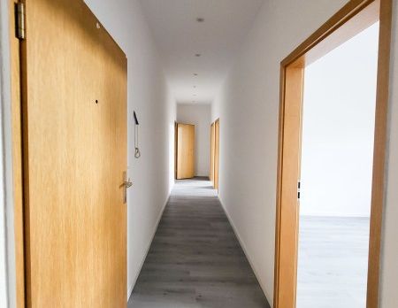 Tolle Lage - sanierte Wohnung - 2-Räume + Bad und Küche auf der Rathenaustraße in Annaberg!! - Foto 1