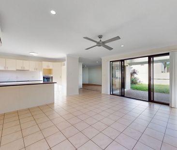 For Lease: Spacious & Modern Family Home in Upper Coomera! - Photo 4
