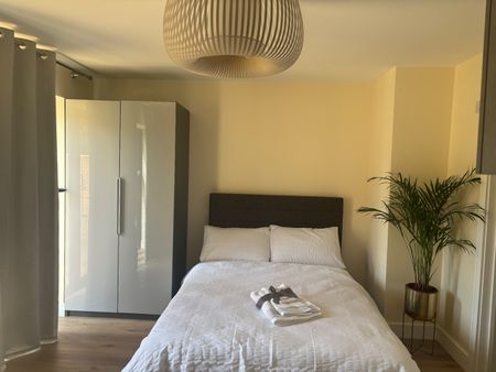 Studio Flat, The Curve, W12 - Photo 4