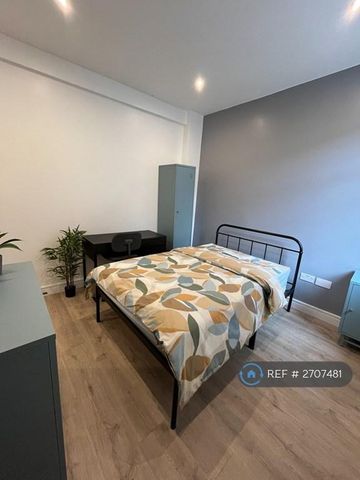 1 bedroom in a house share to rent - Photo 2