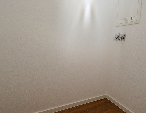 KOMFORTABEL WOHNEN - MIT AUFZUG, BALKON, FUSSBODENHEIZUNG UND EINBAUKÜCHE - Photo 1