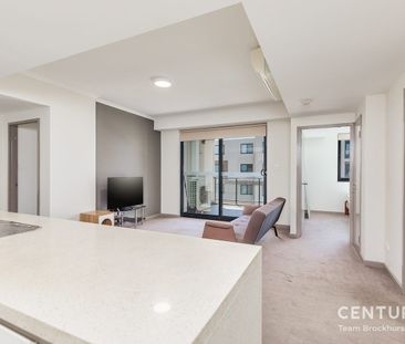 CENTRAL APARTMENT LIVING! Available from 20th April 2026. - Photo 2