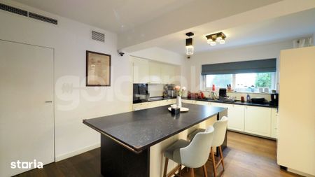 Vilă cu 7 camere, 4 bai | renovata integral 2020 | strada privata - Photo 4