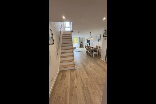 3 Bed Maisonette, Sunbury Lane Battersea, SW11 - Photo 1