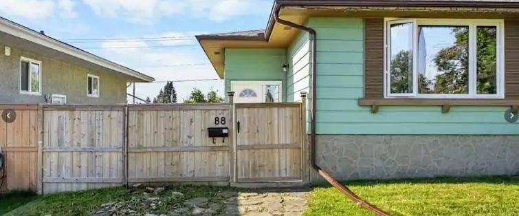 Bright and comfortable 2-bedroom, 1-bathroom basement - Utilities Included | 88 Huntwick Way Northeast, Calgary - Photo 1