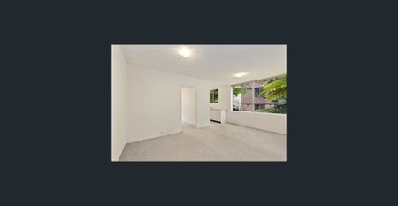 Spacious One Bedroom Apartment - Photo 3