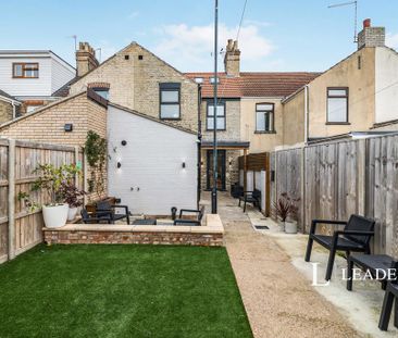 3 bedroom terraced house to rent - Photo 5