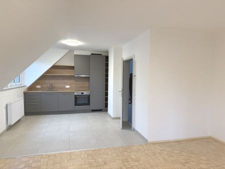 ERSTBEZUG - KOMPLETT RENOVIERTE DACHGESCHOSSWOHNUNG MIT PARKPLATZ UND GEMEINSCHAFTSGARTEN IN GFÖHL - Photo 5