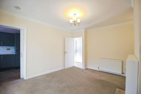 2 bedroom semi-detached bungalow to rent - Photo 3