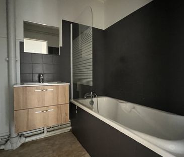 À louer à Avallon, charmant appartement au quatrième étage d'une ré... - Photo 4