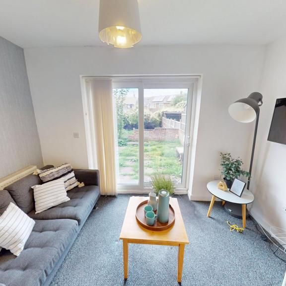5 bedroom house to rent - Photo 1