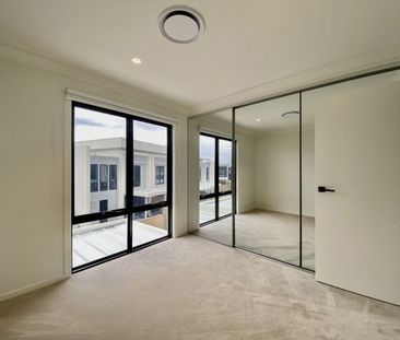 Stunning four-bedroom home - Photo 5