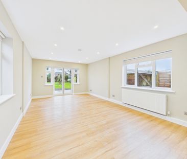 3 bed detached bungalow to rent in Clare Road, Prestwood, Great Mis... - Photo 2