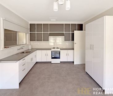 Modern Three-Bedroom Home Close to the CBD - Photo 3