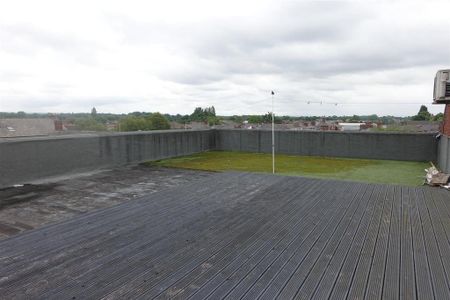 2 bedroom penthouse to rent - Photo 4