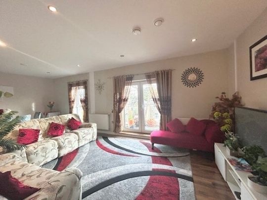 Vestry Court, Romford, RM7 0GX, Property for rent - Photo 1