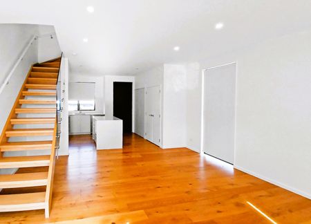 Stunning Three-Bedroom Townhouse at 2/4 Glen Atkinson, St Heliers – Act Fast! - Photo 3