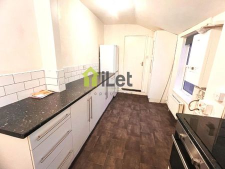 2 bedroom flat to rent - Photo 2