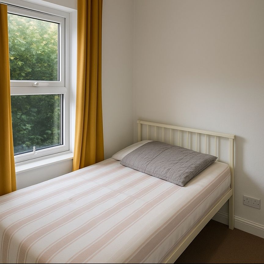 Room in a Shared House, Thackeray Road, SO17 - Photo 1