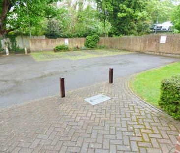 Leatherhead, KT22 - Photo 6