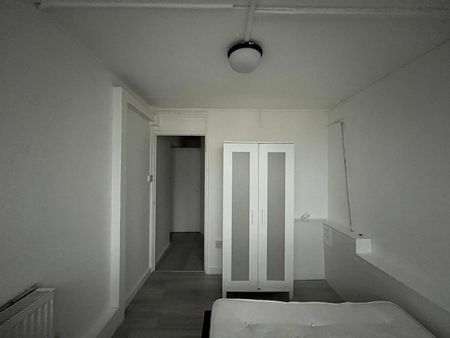 Room in a Shared Flat, Battersea Park Road, SW11 - Photo 2