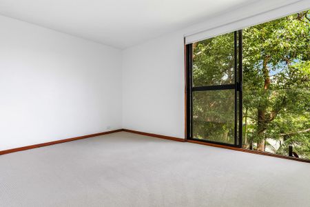 Three Bedroom Duplex In A Spectacular Treetop Setting - Photo 3