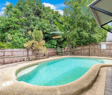 Large Family Home With Swimming Pool! - Photo 3