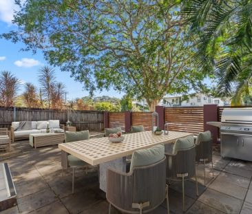 Spacious 2-Bedroom Apartment with Balcony & Secure Parking in Holla... - Photo 1