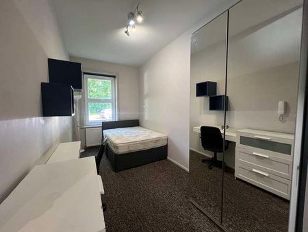 Furzedown Road, SO17 - Photo 2