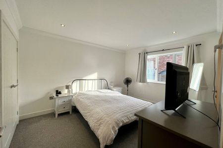 The Street - Photo 4