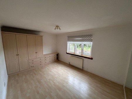 4 bedroom detached house to rent - Photo 2