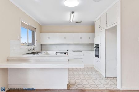 MASSIVE HOME ON RANGE ESCARPMENT - Photo 5