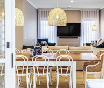 Furnished Hamptons Inspired Coastal Residence - Just 600m To The Beach - Photo 3