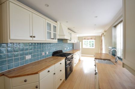 Anderson Road, Weybridge, KT13 - Photo 3