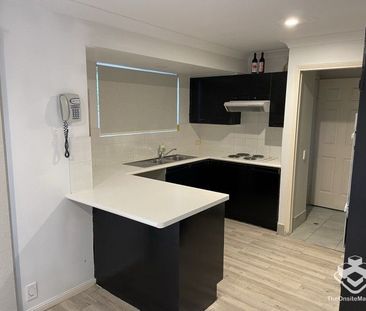 MODERN TOWNHOUSE FOR RENT - Photo 2