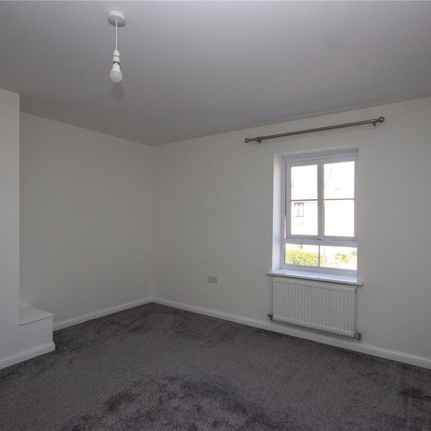 Mansell Road, - Photo 1